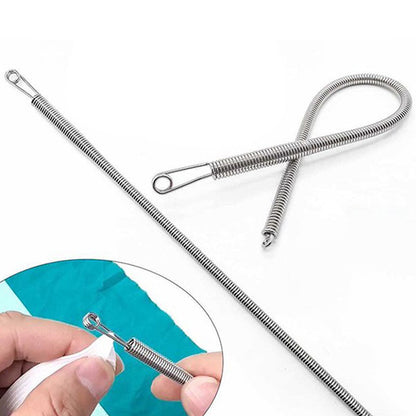 Outil multifonctionnel pliable à cordon élastique pour enfiler les fils